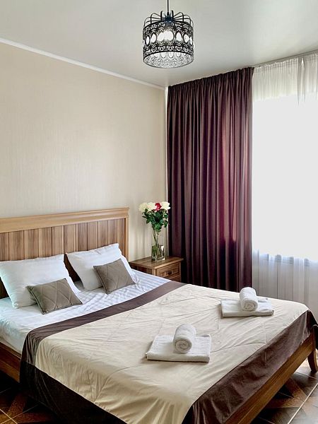 Люкс 4-местный 2-комнатный (с балконом)