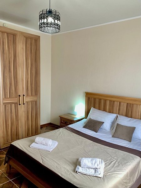 Люкс 4-местный 2-комнатный (с балконом)