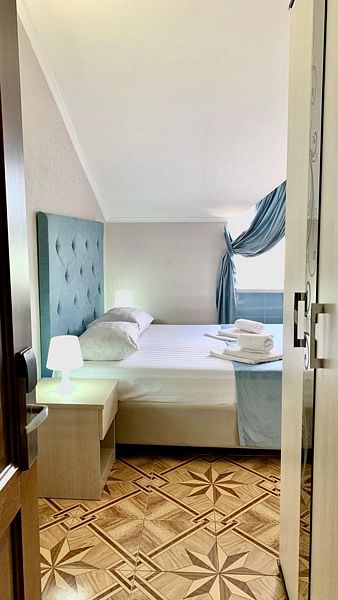 Люкс 4-местный 2-комнатный (с балконом)