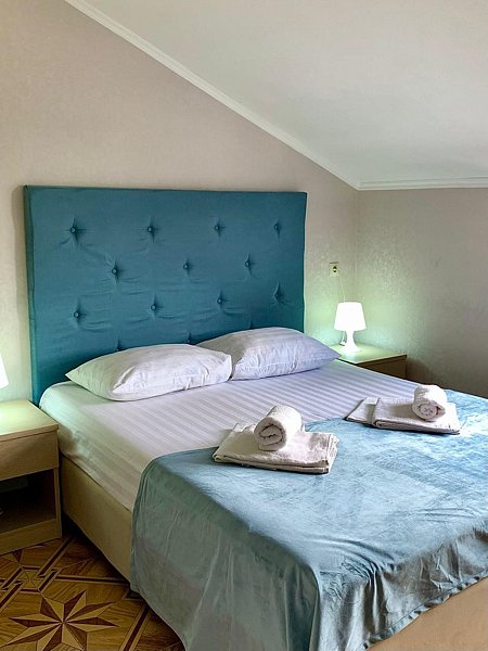 Люкс 4-местный 2-комнатный (с балконом)