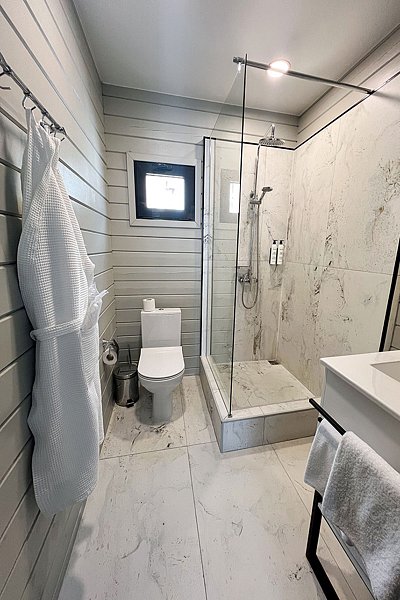 Коттедж 4-местный Premium 2-комнатный 2-уровневый