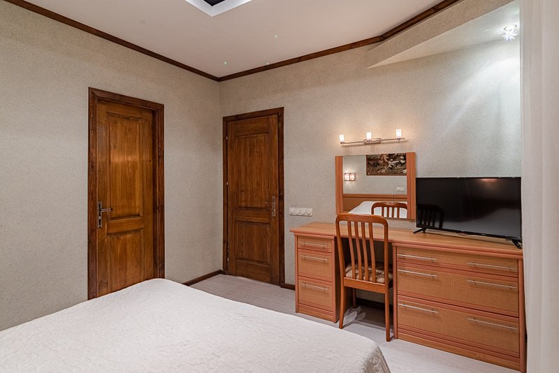 Люкс 4-местный 3-комнатный (R4)