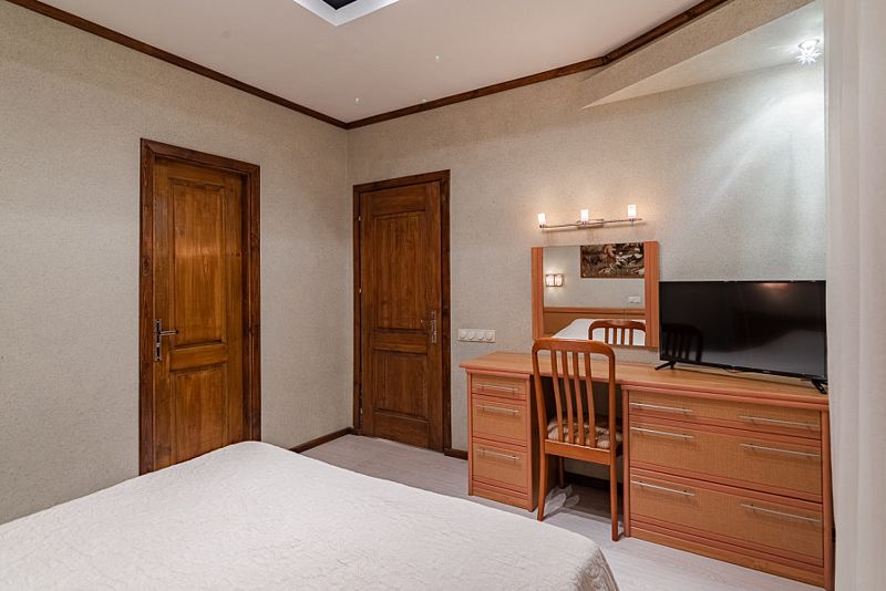 Люкс 4-местный 3-комнатный (R4)