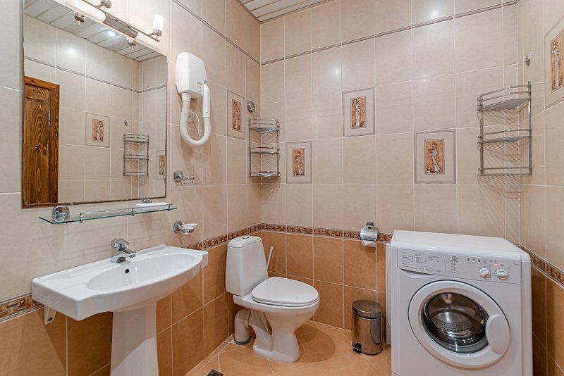 Люкс 4-местный 3-комнатный (R4)