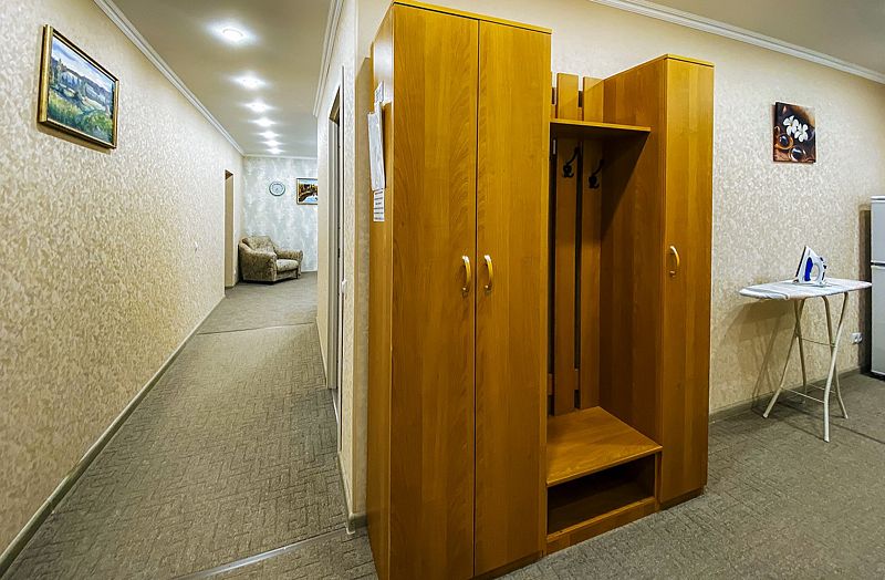 Люкс 4-местный 3-комнатный