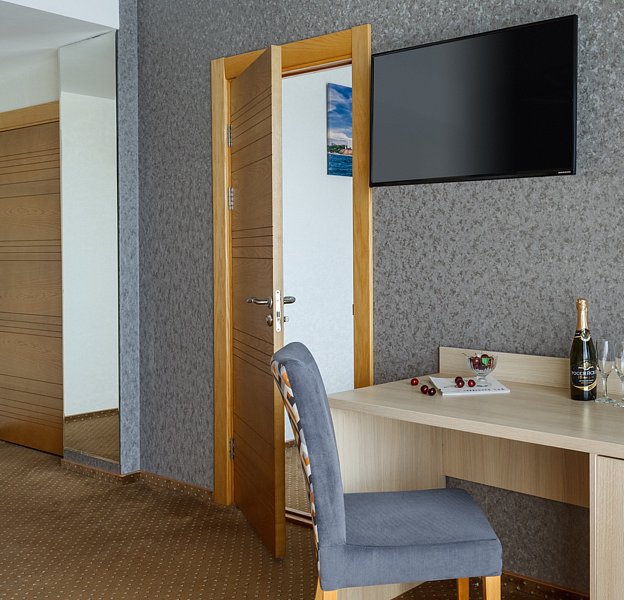 Люкс 2-местный 2-комнатный (вид на море)