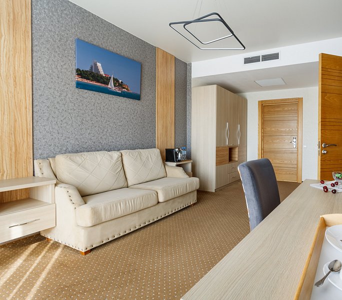 Люкс 2-местный 2-комнатный (вид на море)