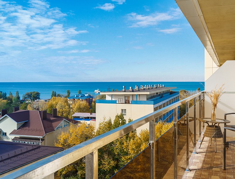 Люкс 2-местный 2-комнатный (вид на море)