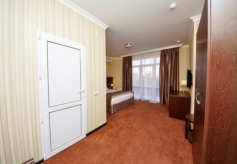 Улучшенный 2-местный 1-комнатный (с балконом)