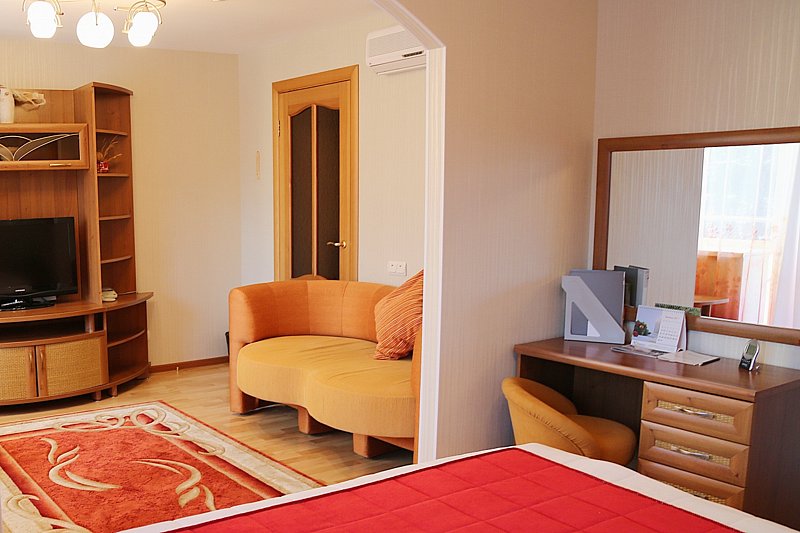 Джуниор сюит 1-местный 2-комнатный (корпус 1)