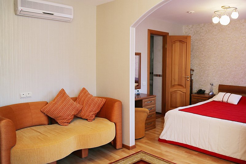 Джуниор сюит 1-местный 2-комнатный (корпус 1)