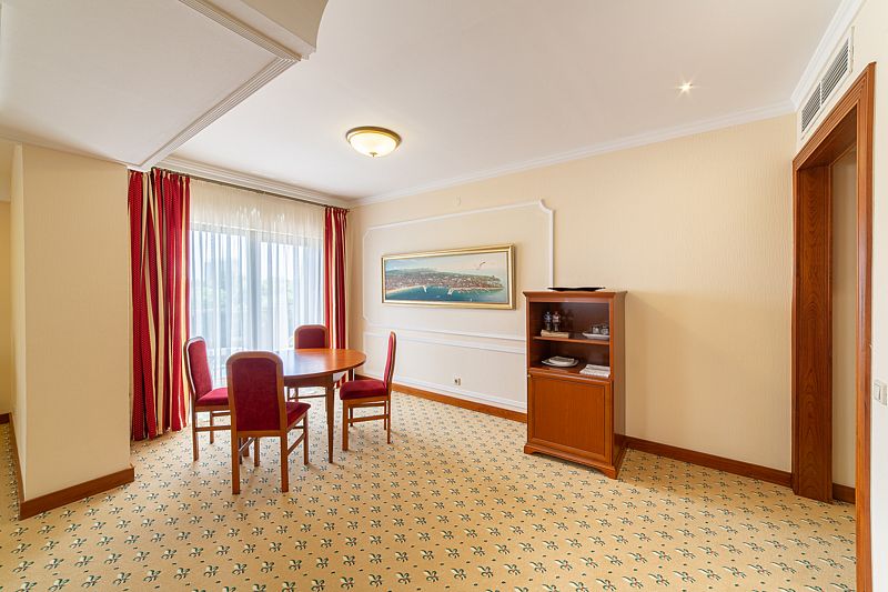 Люкс 2-местный 2-комнатный Дипломат