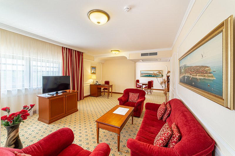 Люкс 2-местный 2-комнатный Дипломат