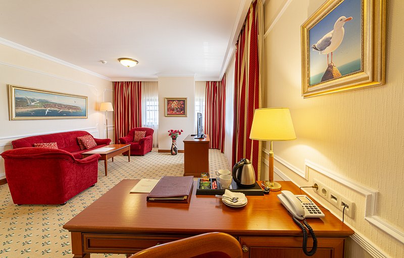 Люкс 2-местный 2-комнатный Дипломат