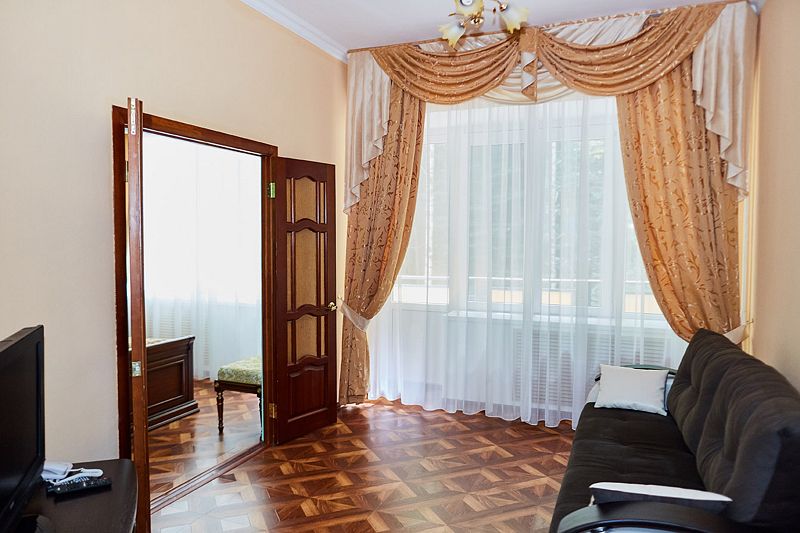 Люкс 2-местный 3-комнатный с балконом