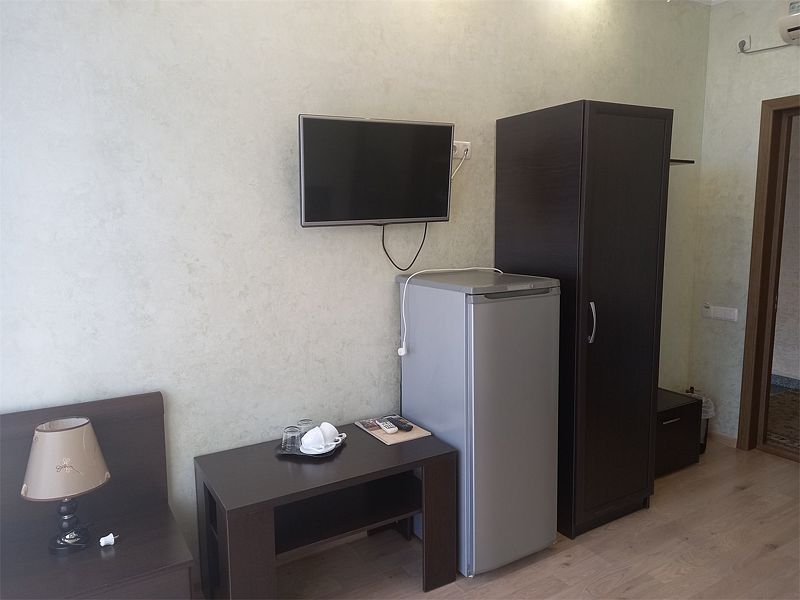 Комфорт 2-местный 1-комнатный (с балконом 3 этаж вид на море)