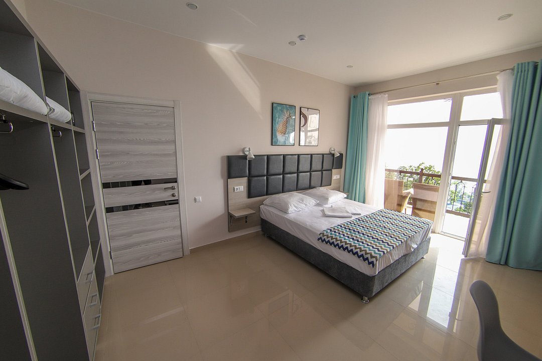 Семейный 4-местный 2-комнатный (вид на море)