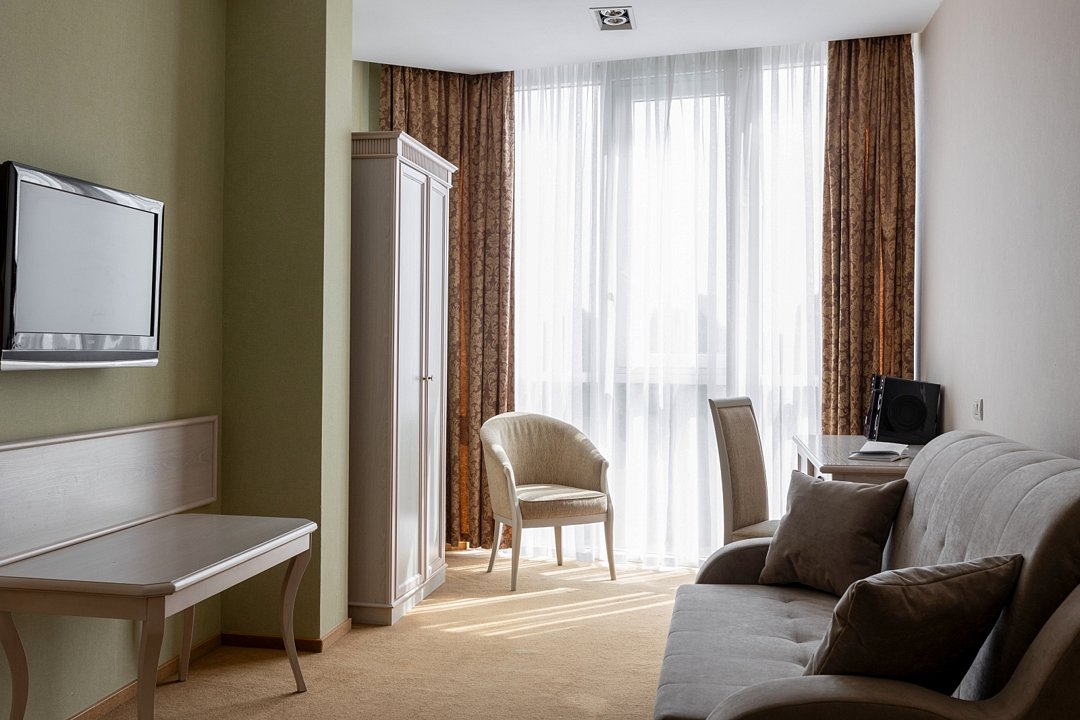 Люкс 4-местный 3-комнатный