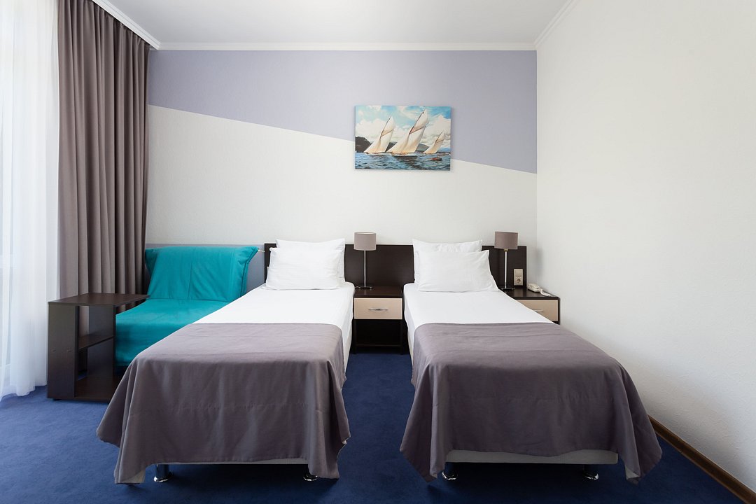 Standart plus TWIN (Отель 3*) 2-местный 1-комнатный с балконом, вид на дорогу, лес, раздельные кровати