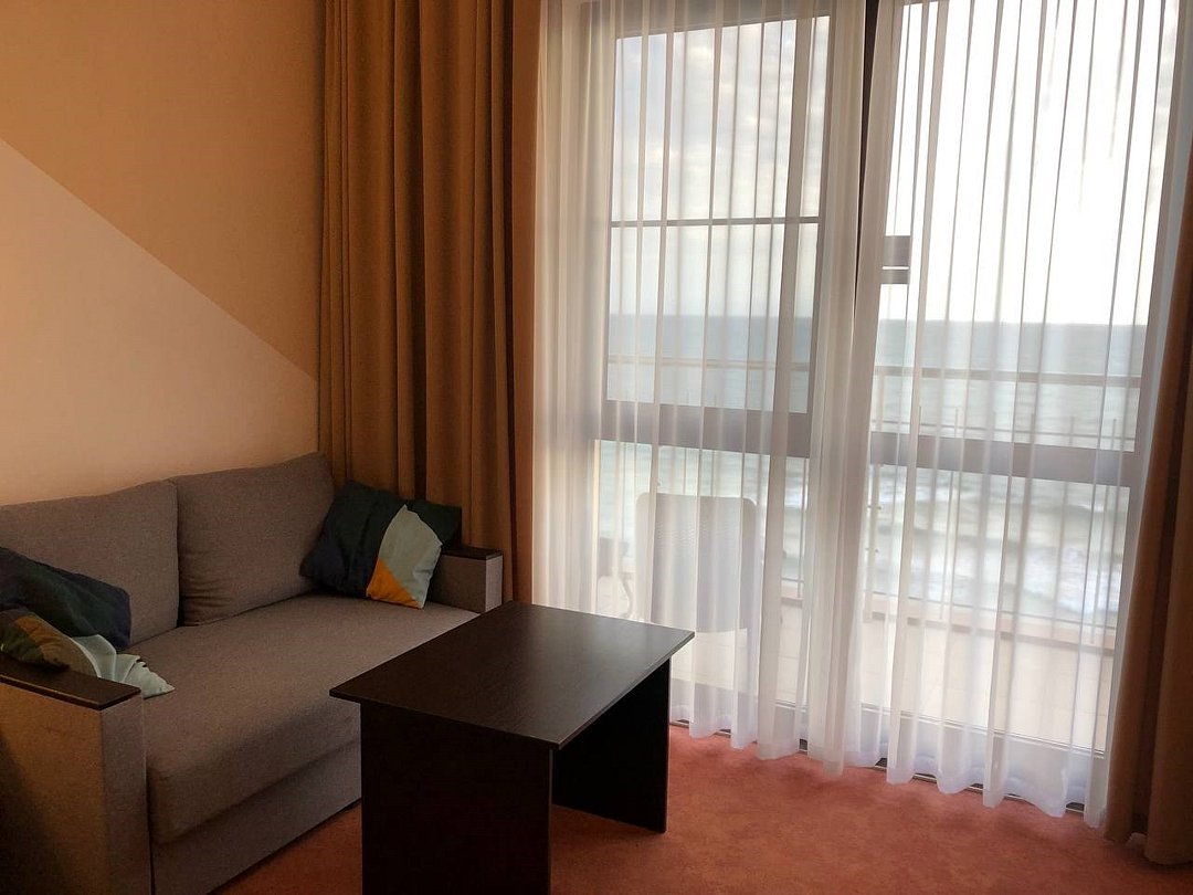 SUPERIOR (TWIN) (Отель 3*) с балконом, вид на море, раздельные кровати, диван