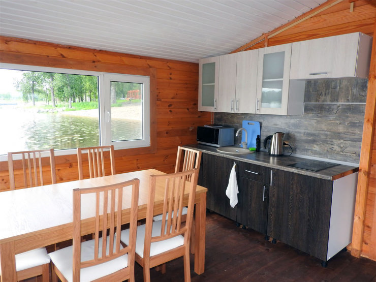 Дом 6-местный 3-комнатный (на воде, 3 спальни, летний)