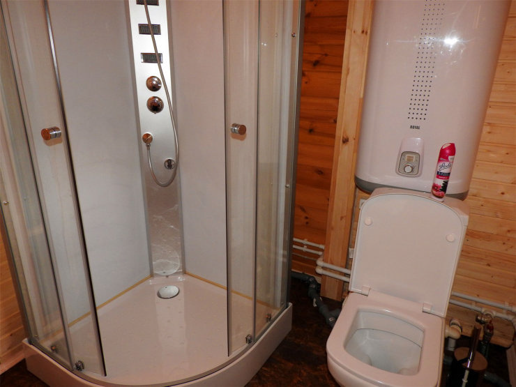 Дом 6-местный 3-комнатный (на воде, 3 спальни, летний)