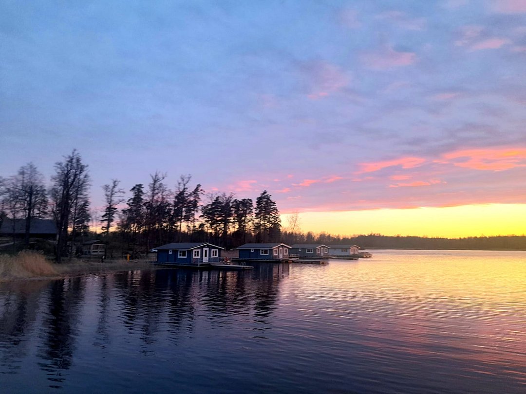 Дом 6-местный 3-комнатный (на воде, 3 спальни, летний)