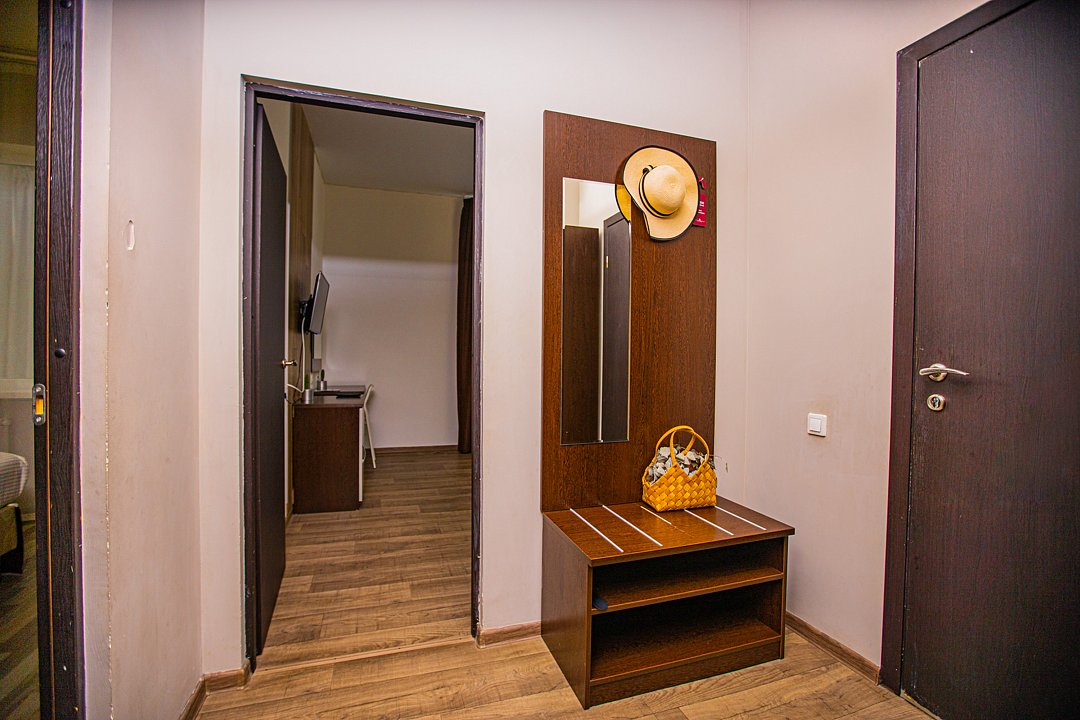 Апартаменты 7-местные 2-комнатные (с кухней и видом на море, 403, 404, 503, 504)