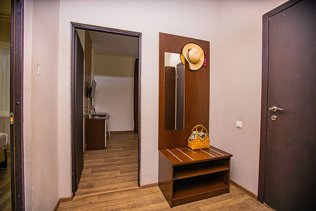 Апартаменты 7-местные 2-комнатные (с кухней и видом на море, 403, 404, 503, 504)