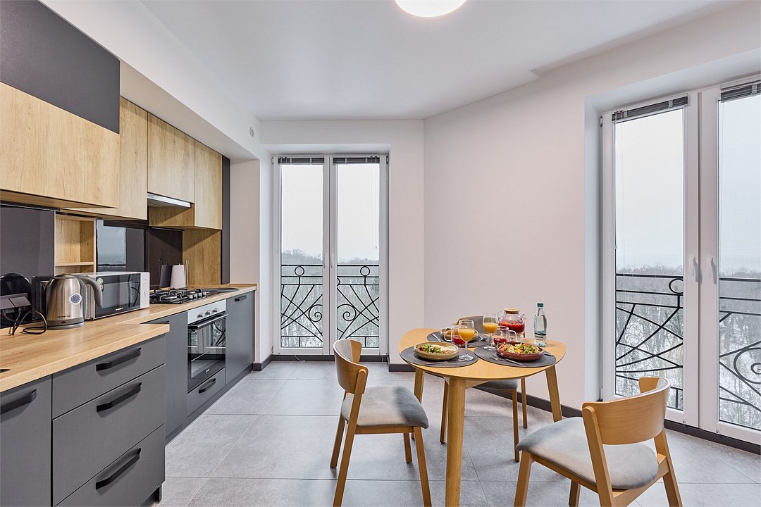 Апартаменты 2-местный 1-комнатный (с панорамным видом и балконом)