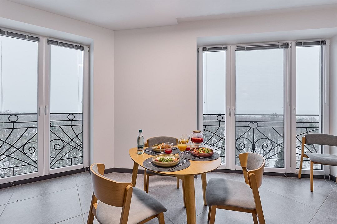 Апартаменты 2-местный 1-комнатный (с панорамным видом и балконом)