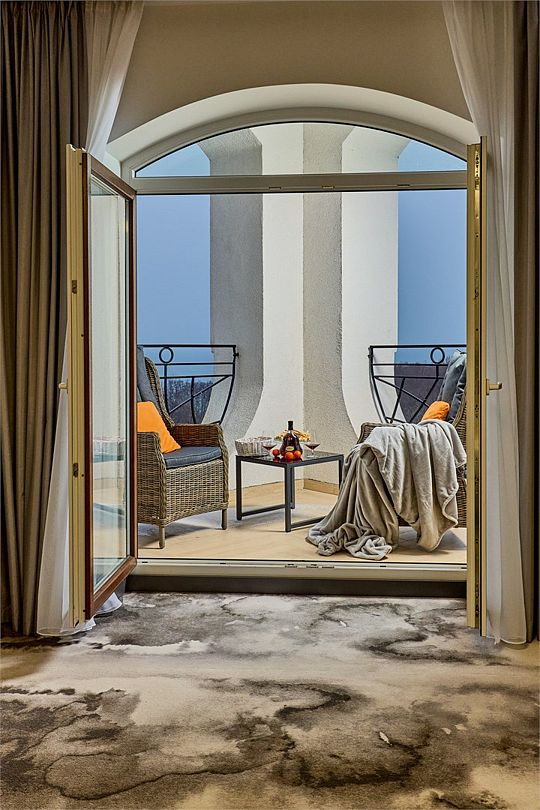 Апартаменты 2-местный 1-комнатный (с панорамным видом и балконом)