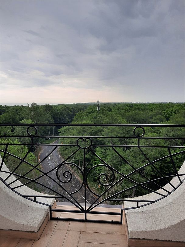 Апартаменты 2-местный 1-комнатный (с панорамным видом и балконом)