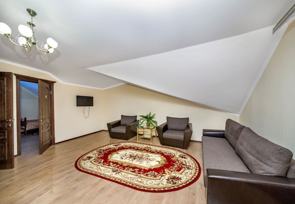 Гостевой домик 6-местный 3-комнатный 2-этажный