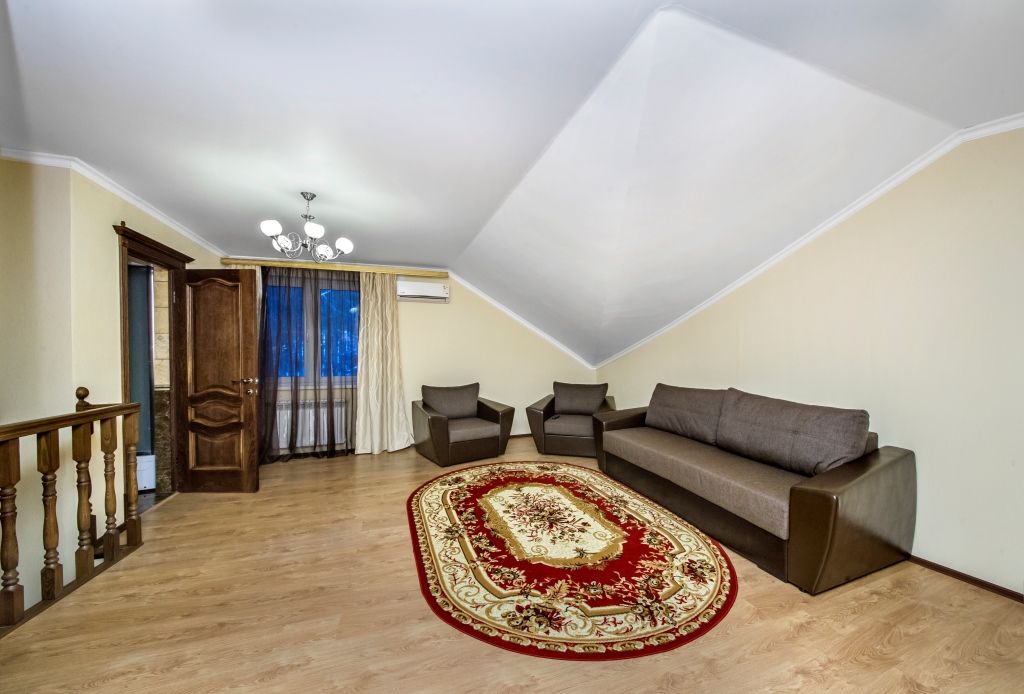 Гостевой домик 6-местный 3-комнатный 2-этажный