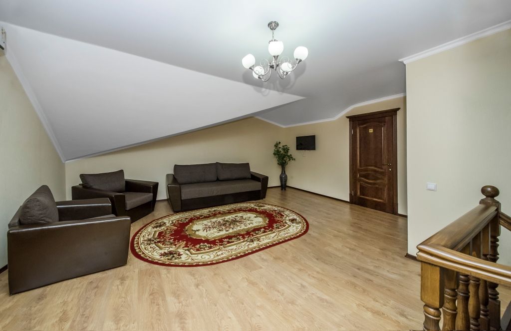 Гостевой домик 6-местный 3-комнатный 2-этажный