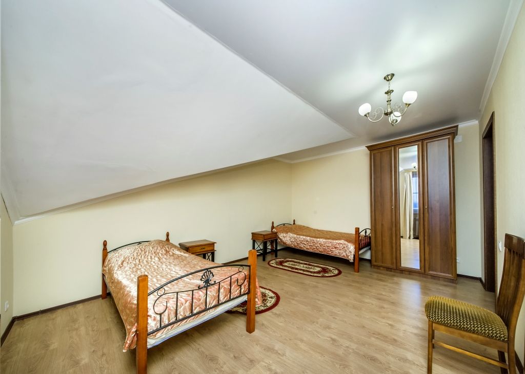 Гостевой домик 6-местный 3-комнатный 2-этажный