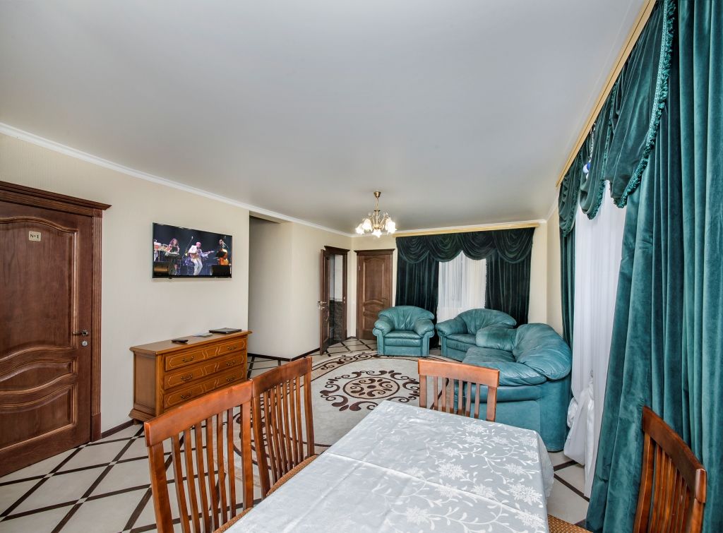 Гостевой домик 6-местный 3-комнатный 2-этажный