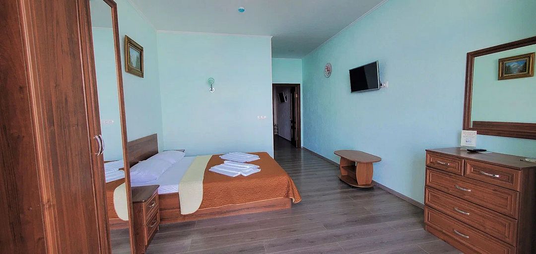 Люкс 4-местный 2-комнатный (с мини-кухней)