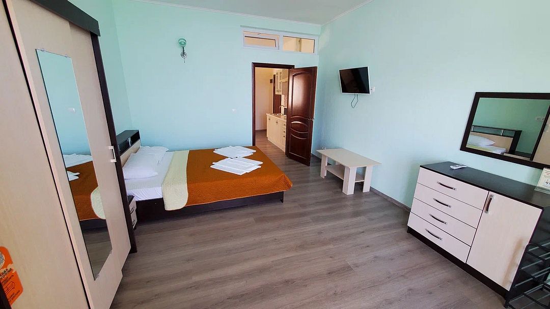 Люкс 4-местный 2-комнатный (с отдельным входом и мини-кухней)