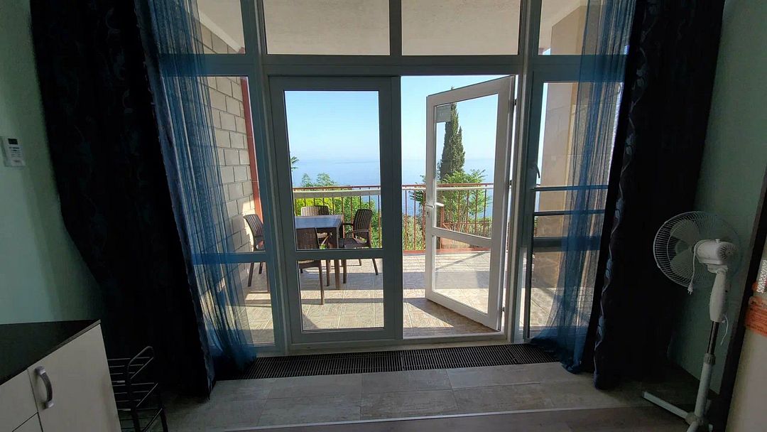 Люкс 4-местный 2-комнатный (с отдельным входом и мини-кухней)