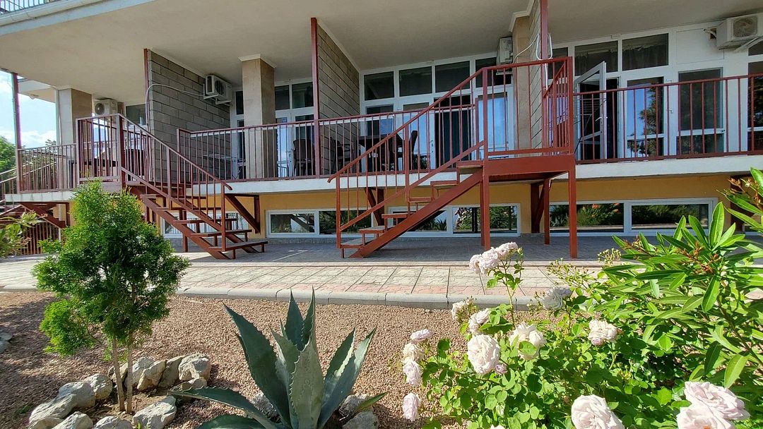 Люкс 4-местный 2-комнатный (с отдельным входом и мини-кухней)