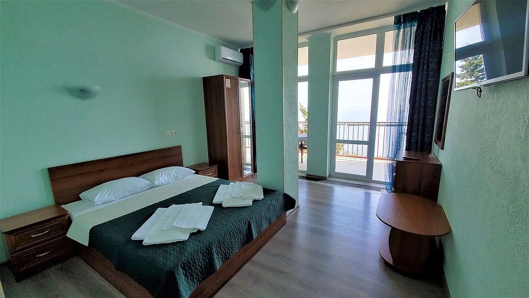 Люкс полуторный 3-местный (с мини-кухней)