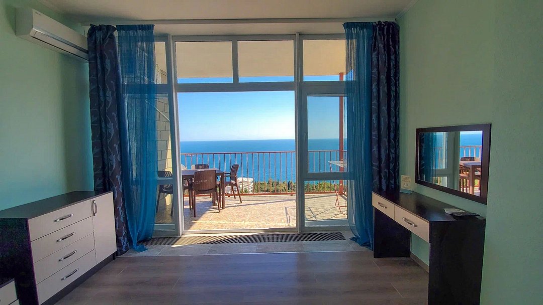 Люкс Улучшенный 5-местный 2-комнатный (с мини-кухней)