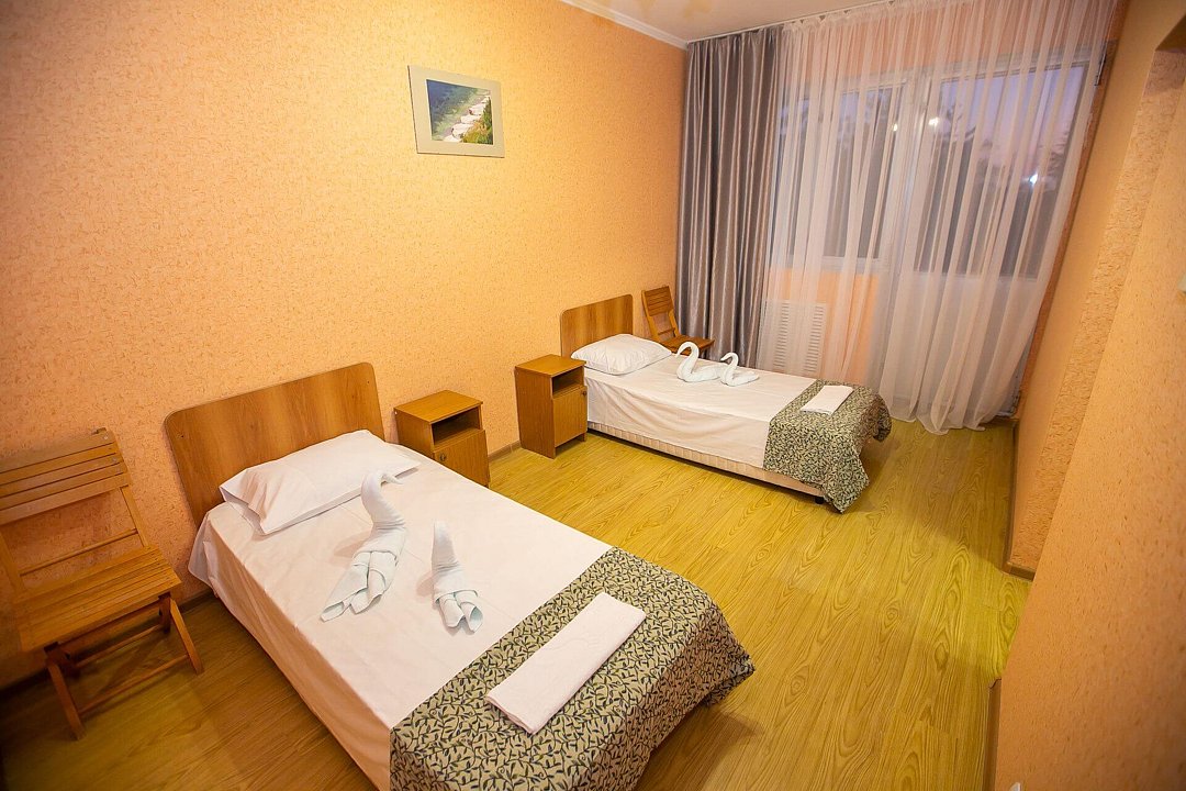 Люкс 4-местный 3-комнатный («Евро», вид на море)