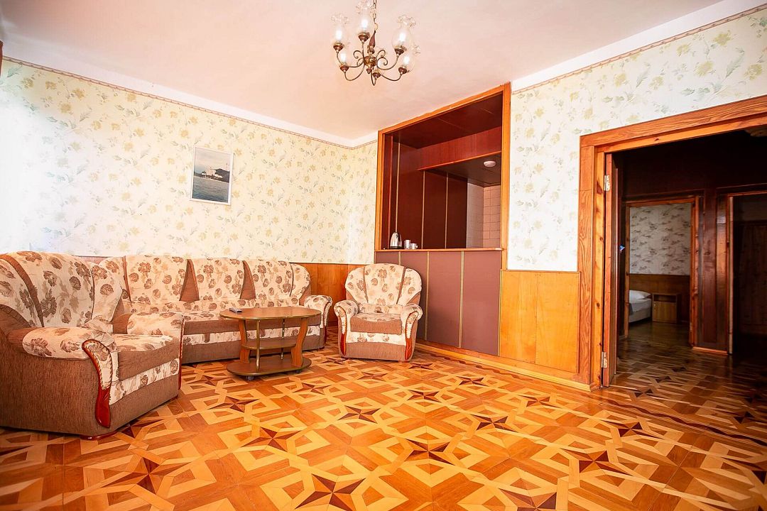 Люкс 4-местный 3-комнатный (вид на море)