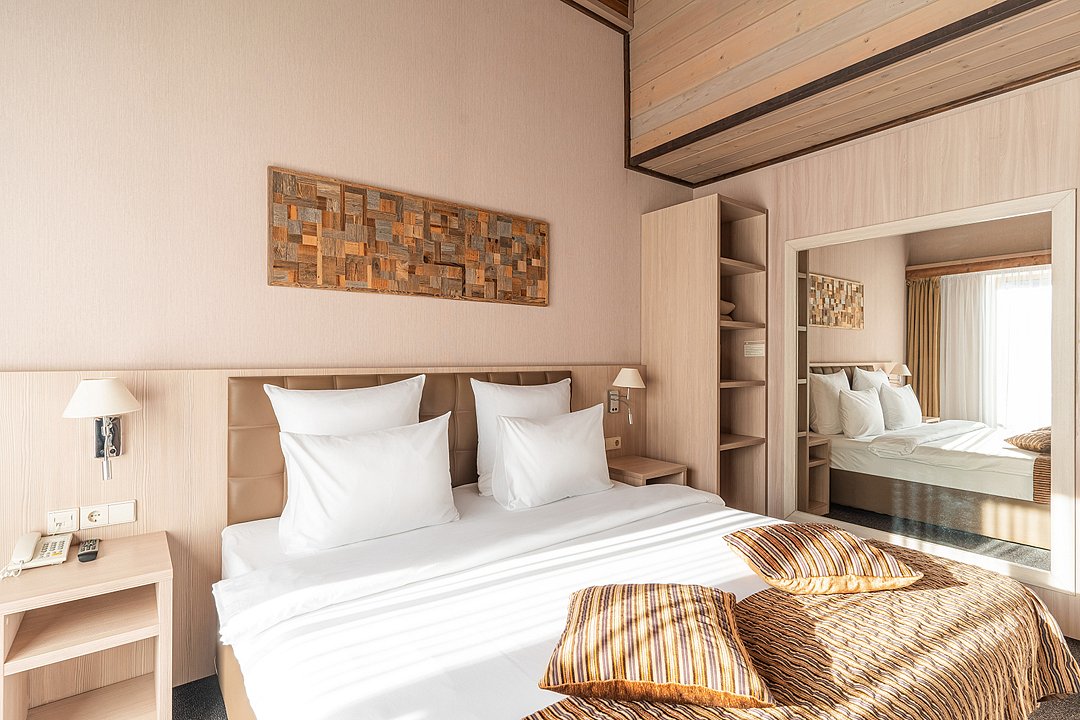 Люкс 2-местный 2-комнатный ROYAL (с террасой)