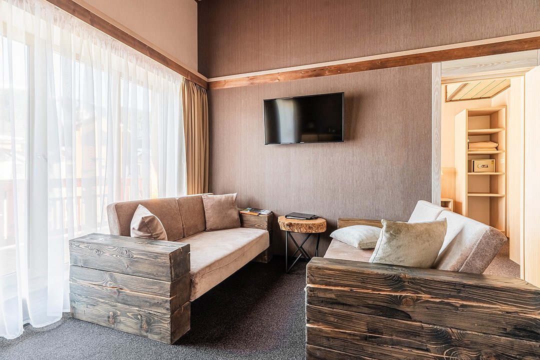 Люкс 2-местный 2-комнатный ROYAL (с террасой)