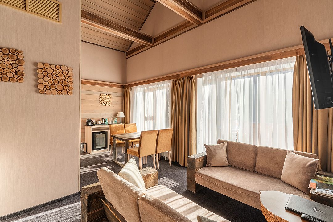 Люкс 2-местный 2-комнатный ROYAL (с террасой)