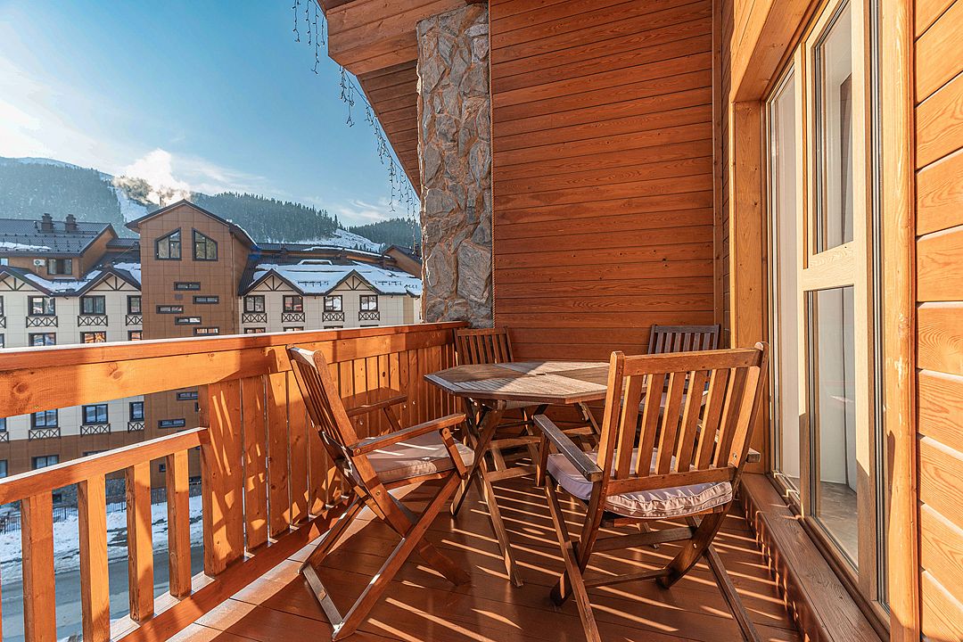 Люкс 2-местный 2-комнатный ROYAL (с террасой)